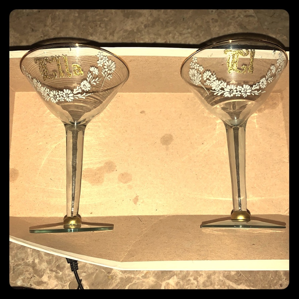 Martini glass set for Hispanic wedding gift.